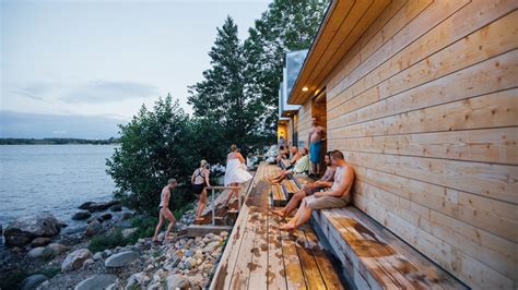 Questions about nakedness in saunas and social interactions